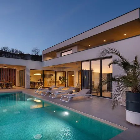 Villa Tree - Immortella